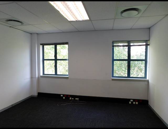 255M² OFFICE TO LET IN HYDE PARK